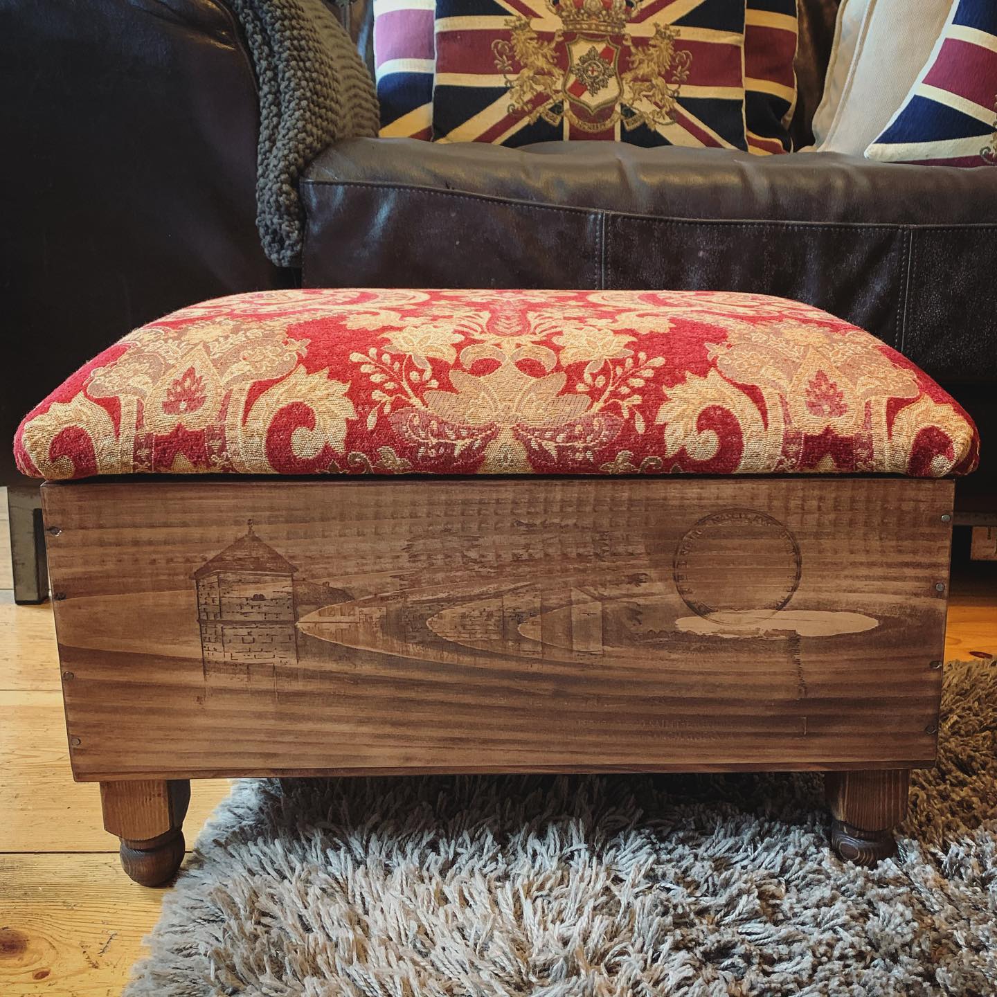 This lovely Winebox ottoman is for sale over on the @bathartisan Facebook group today. (Follow the link in their bio)Head over and browse lots of lovely handcrafted items from independent businesses!...#handcrafted #homewares #unique #jacquard #velvet #richcolours #traditional #bespoke #chateau #damask #beautifulfabric #upholstery #custom #shopnow