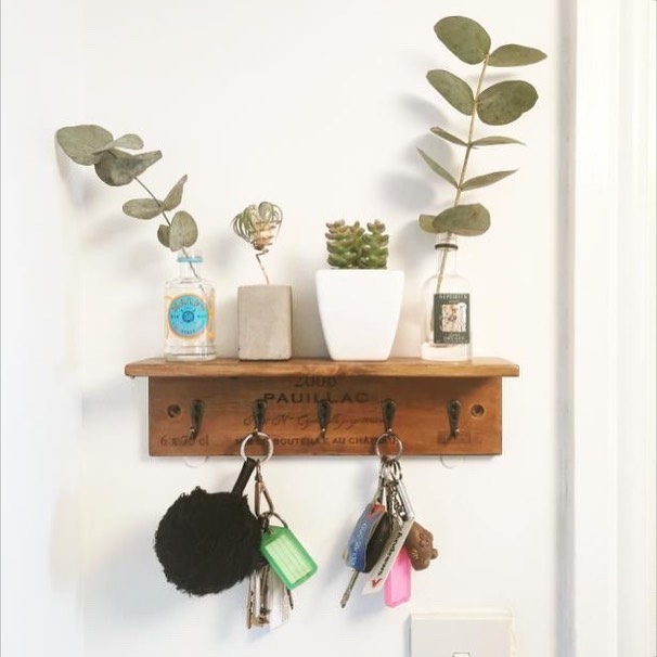 This simple key hook commission looks so fabulous in its new home! The owner is a very talented photographer which shows in this beautiful composition. ? ? ...#handmade #keyholder #tidy #display #reclaimedwood #chateau #photography #visualmerchandising #likeandsave #saveapost #happycustomer #commission #bespoke