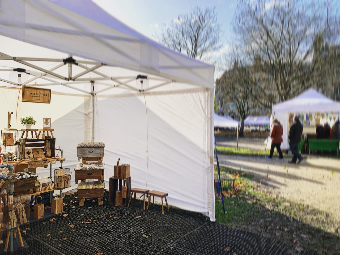 Head over to Queen Square this weekend for the @bathartisan Christmas Market. Slightly smaller today but still lots to browse!It will be fully open tomorrow. Wrap up warm!
