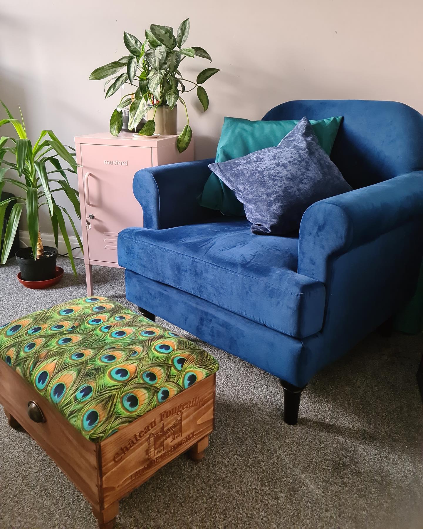 We received this gorgeous photo today of one of our ottomans in its new home  what a lovely relaxing spot to pop your feet up! We are still taking orders through our website, although these will now be processed in the new year while we take a short festive break. Thanks again for all your support for our little business! #christmas2021 #handcraftedhomewares #gingerandtweed #bespoke #peacock #beautifulfabric #craftspace #homedecor