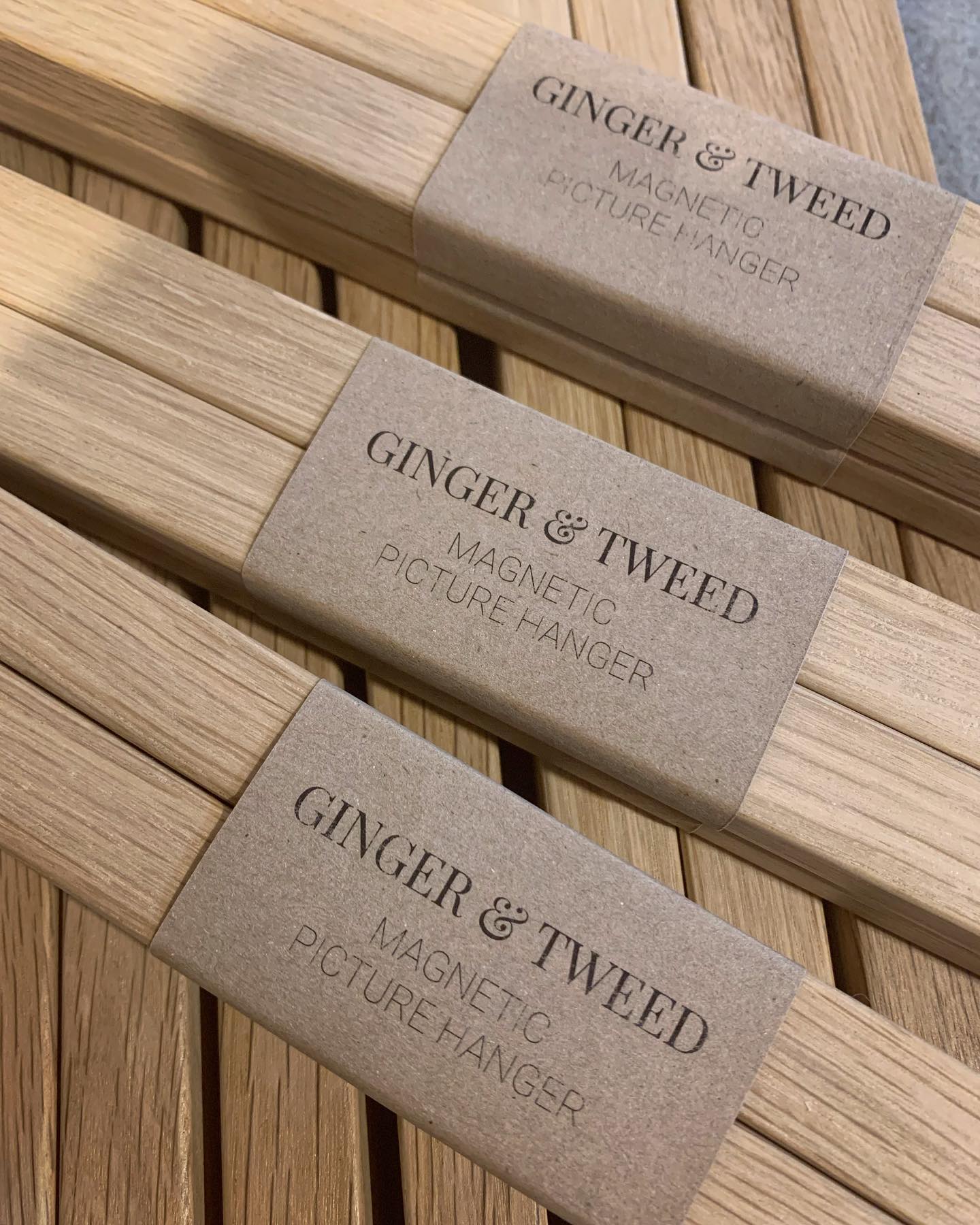 Loving the new recycled brown paper labels on our Magnetic Picture Hangers, a favourite gift idea over the festive season! Now fully restocked. Available online in 2 sizes. #handmade #oak #poster #artwork #magnetic #gift #valentinesday #gingerandtweed #homedecor #madeintheuk #countryliving #scandistyle #minimalstyle #simpleanduseful #favouriteproducts